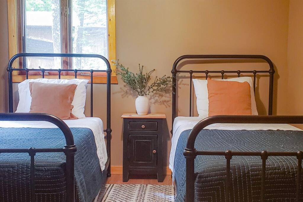 Fall Getaway Resort-3 King Suites, Dog-Friendly Seeley 외부 사진