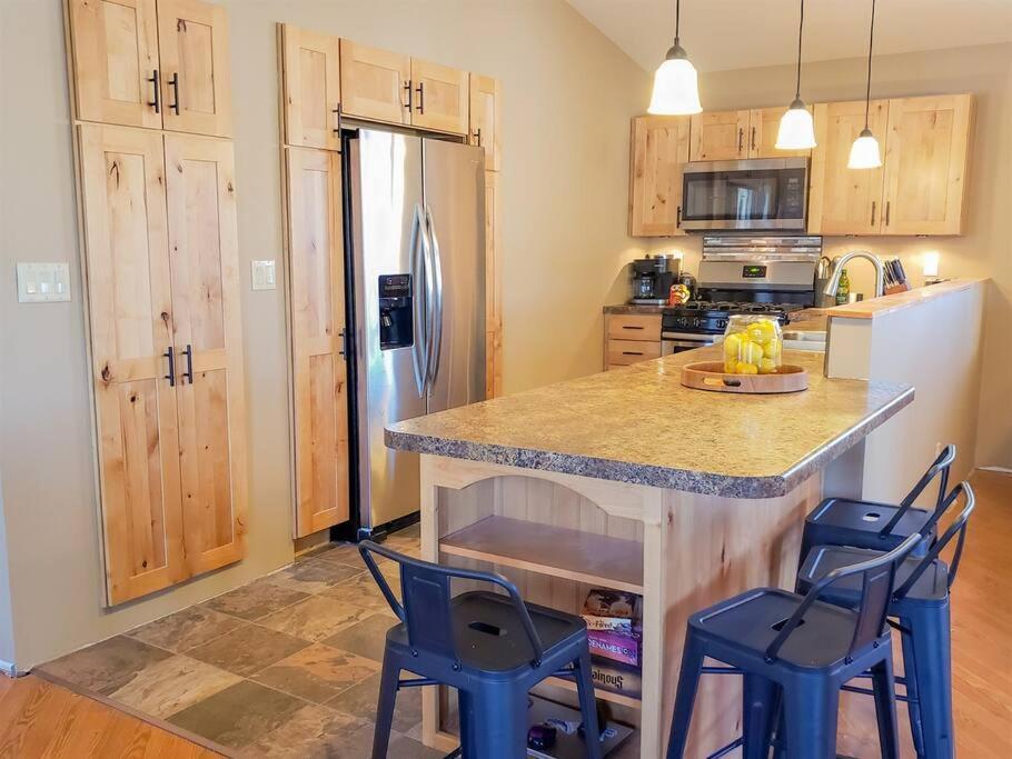 Fall Getaway Resort-3 King Suites, Dog-Friendly Seeley 외부 사진