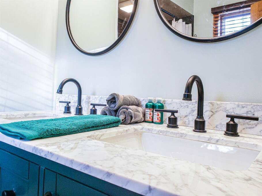 Fall Getaway Resort-3 King Suites, Dog-Friendly Seeley 외부 사진